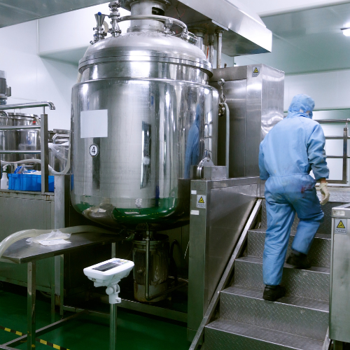 Tanques y equipos de una planta química